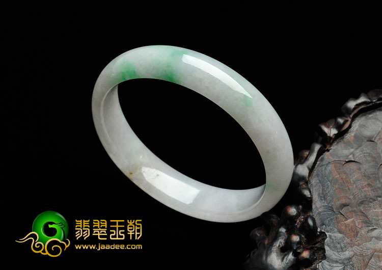 糯冰种翠色缅甸翡翠手镯（58mm）