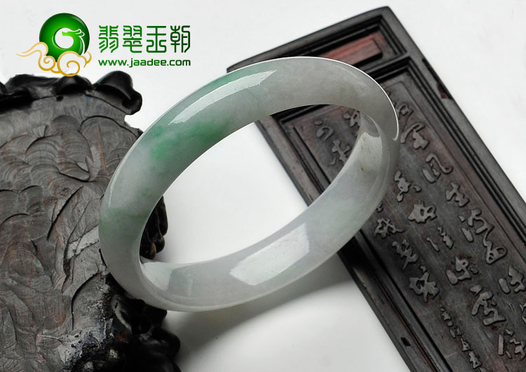 糯冰种翠色缅甸翡翠手镯（58mm）