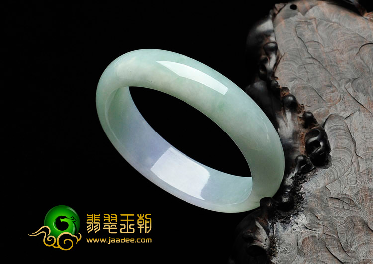 糯冰种春带彩缅甸翡翠贵妃镯（54.8mm-49.4mm）