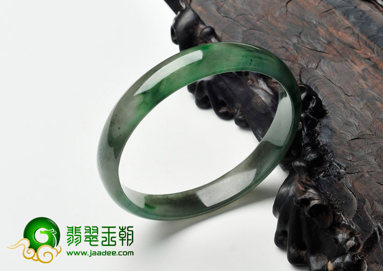 糯冰种油青飘花缅甸翡翠手镯（56.6mm）