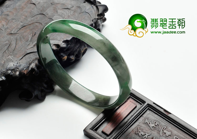 糯冰种油青飘花缅甸翡翠手镯（56.6mm）