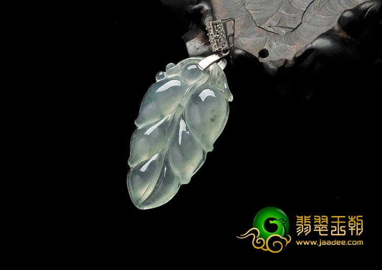 冰玻种飘花缅甸翡翠叶子挂件