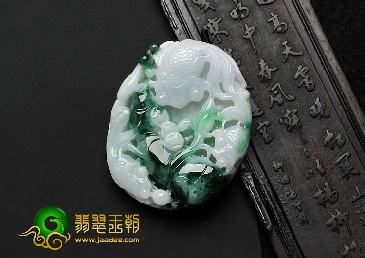 糯冰种飘花缅甸翡翠年年有余挂件