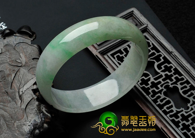 糯冰种飘翠缅甸翡翠手镯（56.2mm）