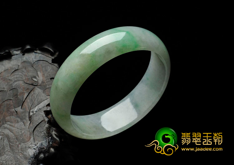 糯冰种飘翠缅甸翡翠手镯（56.2mm）