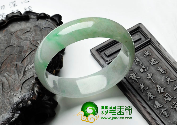 糯冰种飘翠缅甸翡翠手镯（56.2mm）