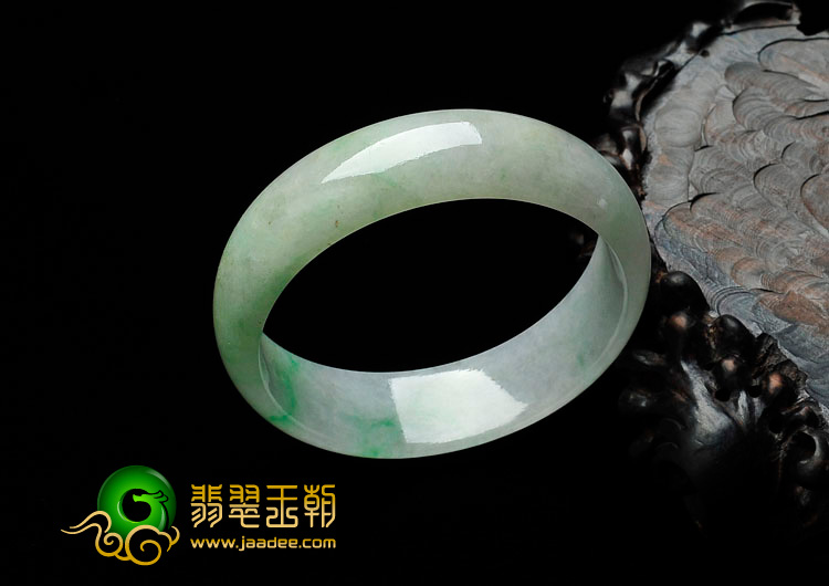 糯冰种飘翠缅甸翡翠手镯（56.2mm）