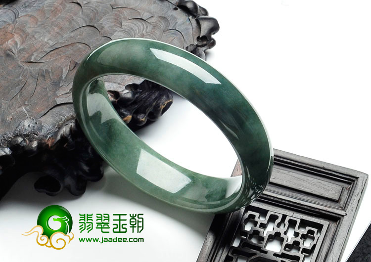 糯冰种蓝晴水缅甸翡翠手镯（56.6mm）