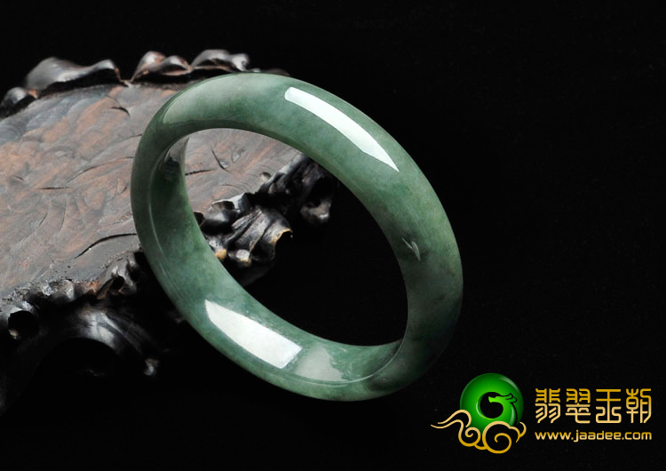 糯冰种蓝晴水缅甸翡翠手镯（56.6mm）