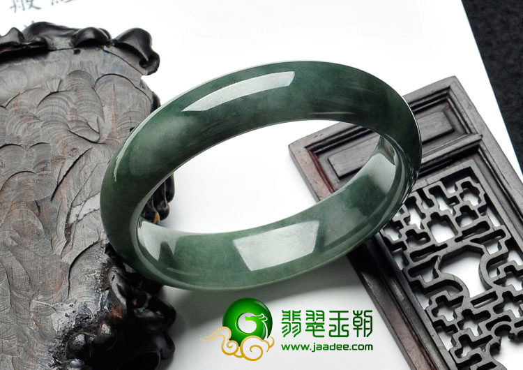 糯冰种蓝晴水缅甸翡翠手镯（56.6mm）