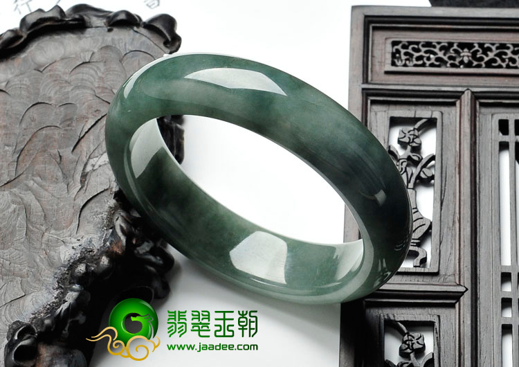 糯冰种蓝晴水缅甸翡翠手镯（60.9mm）