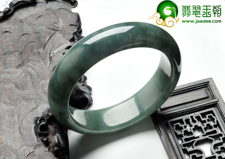 糯冰种蓝晴水缅甸翡翠手镯（60.9mm）