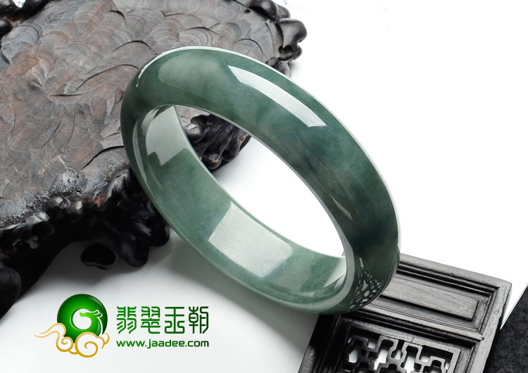 糯冰种蓝晴水缅甸翡翠手镯（60.9mm）