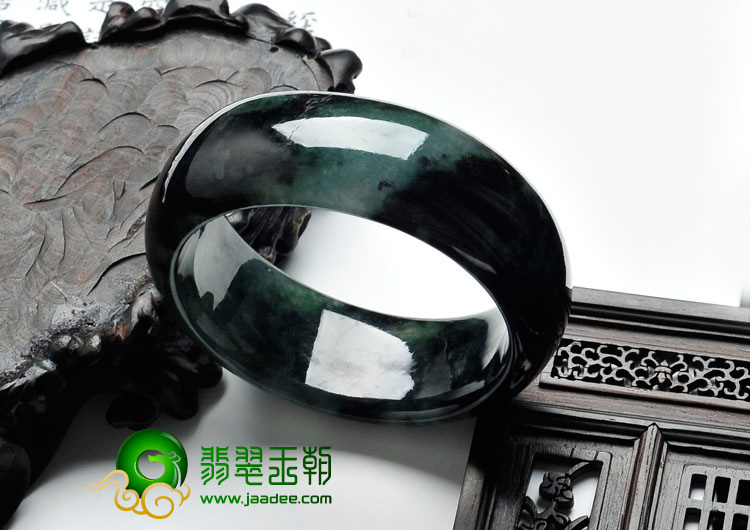 糯冰种油青缅甸翡翠手镯（57.1mm）