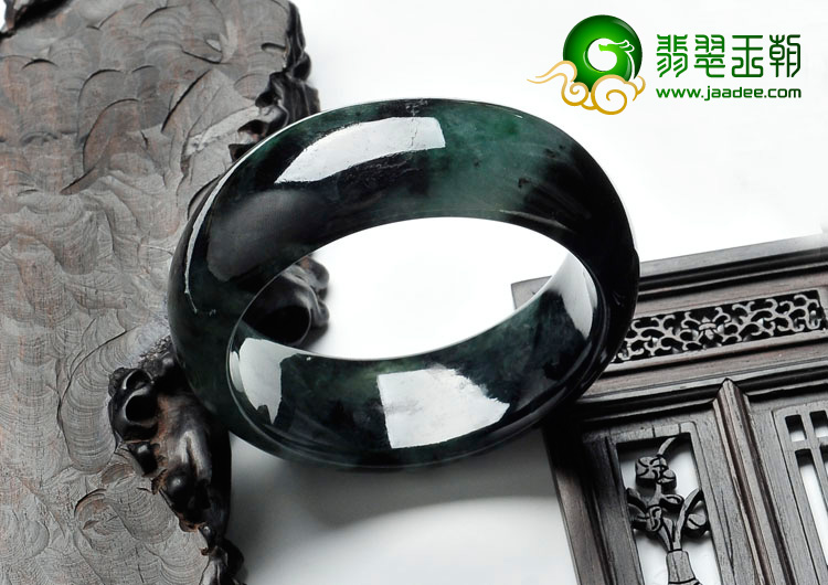 糯冰种油青缅甸翡翠手镯（57.1mm）