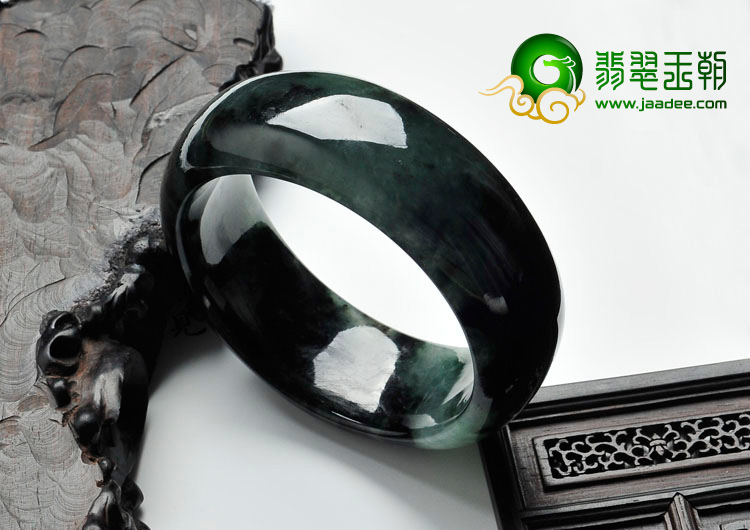 糯冰种油青缅甸翡翠手镯（57.1mm）
