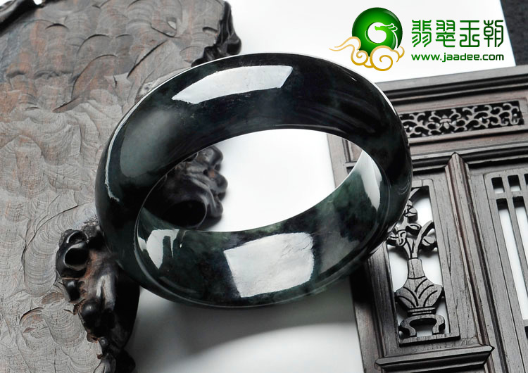 糯冰种油青缅甸翡翠手镯（57.1mm）