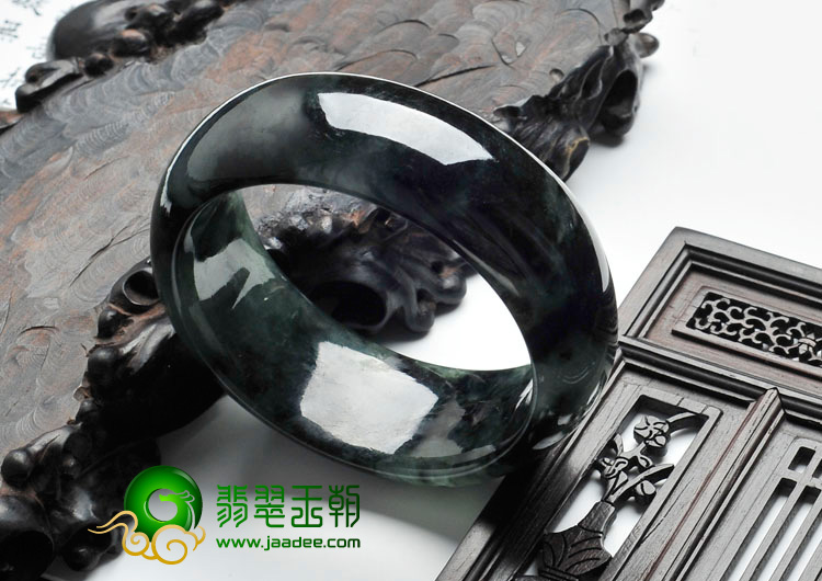 糯冰种油青缅甸翡翠手镯（57.1mm）