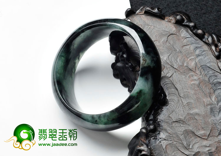 糯冰种油青缅甸翡翠手镯（57.1mm）