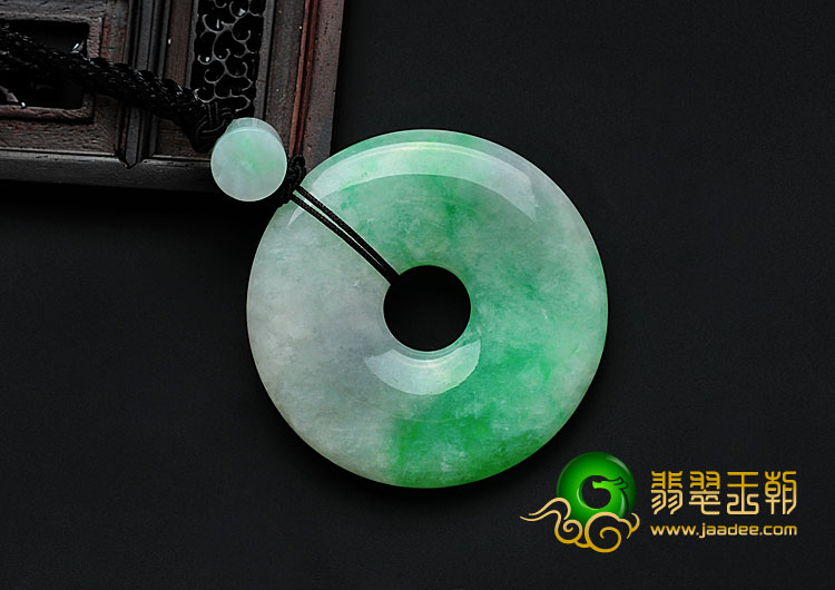 糯冰种飘翠缅甸翡翠平安扣挂件