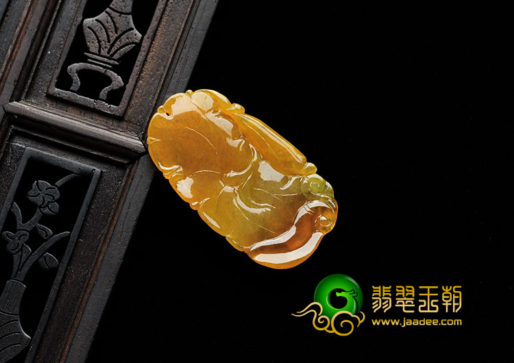 冰种黄翡缅甸翡翠年年有余挂件