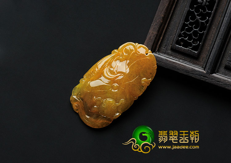 冰种黄翡缅甸翡翠年年有余挂件
