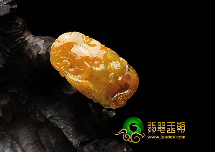 冰种黄翡缅甸翡翠年年有余挂件