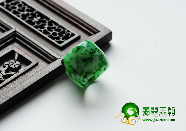糯冰种癣加绿缅甸翡翠路路通挂件