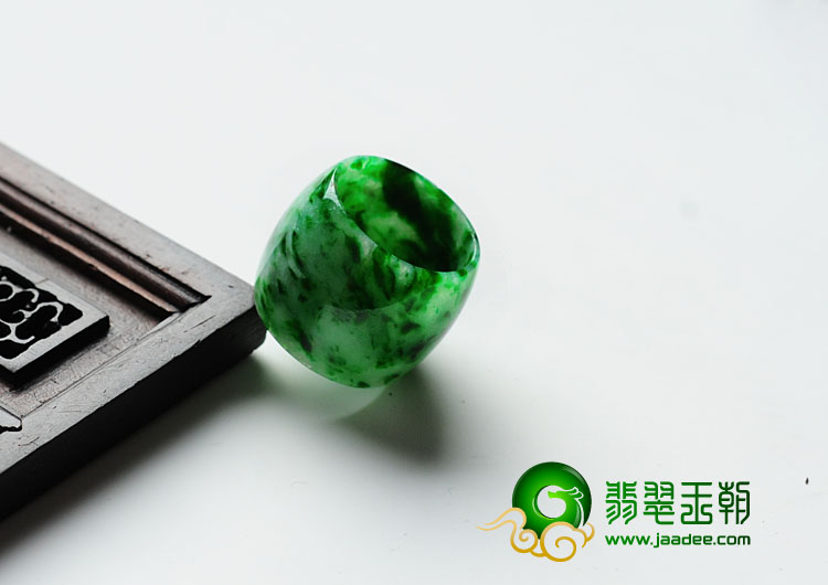 糯冰种癣加绿缅甸翡翠路路通挂件