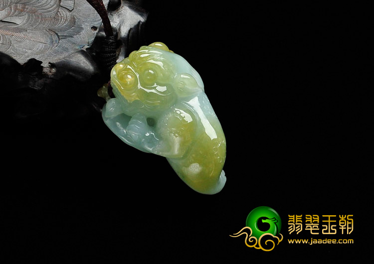 糯冰种黄翡缅甸翡翠貔貅挂件