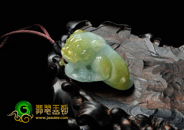 糯冰种黄翡缅甸翡翠貔貅挂件