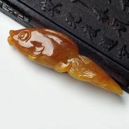 糯冰种黄翡缅甸翡翠金鱼挂件