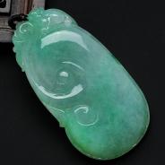糯冰种豆色缅甸翡翠如意挂件