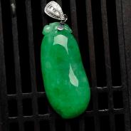 糯冰种阳绿满绿缅甸翡翠福瓜挂件