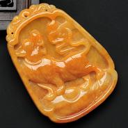 糯冰种黄翡缅甸翡翠虎牌挂件