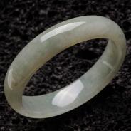 糯冰种晴水缅甸翡翠手镯（57.9mm）