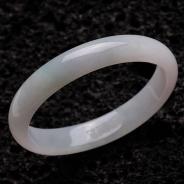 糯冰种淡春带彩缅甸翡翠贵妃镯（52.6mm-44.3mm）