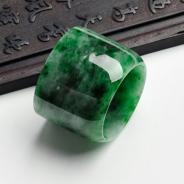 糯冰种癣加绿缅甸翡翠扳指