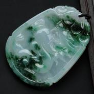 糯冰种飘绿花缅甸翡翠龙牌挂件