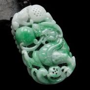 细糯种翠色缅甸翡翠“神龙戏珠”挂件