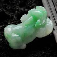 糯冰种翠色缅甸翡翠貔貅挂件