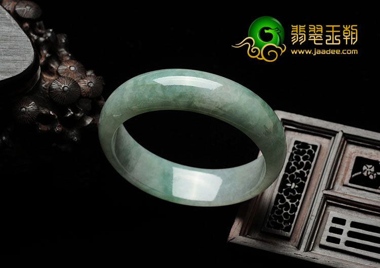 糯冰种晴水缅甸翡翠手镯（55.9mm）
