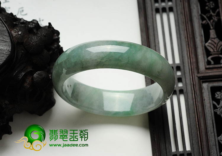 糯冰种晴水缅甸翡翠手镯（55.9mm）