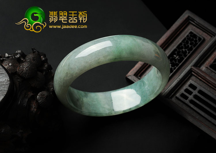 糯冰种晴水缅甸翡翠手镯（55.9mm）