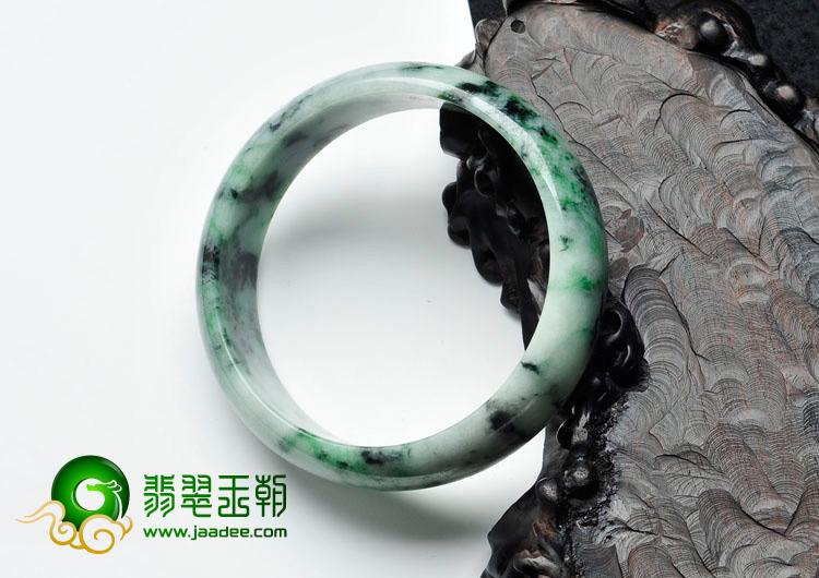 细糯种癣加绿缅甸翡翠手镯（60.6mm）