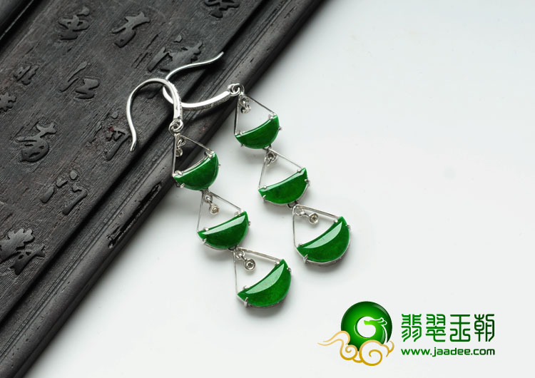冰种正阳绿缅甸翡翠镶白金耳坠（真钻）