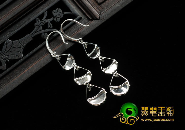 冰种正阳绿缅甸翡翠镶白金耳坠（真钻）