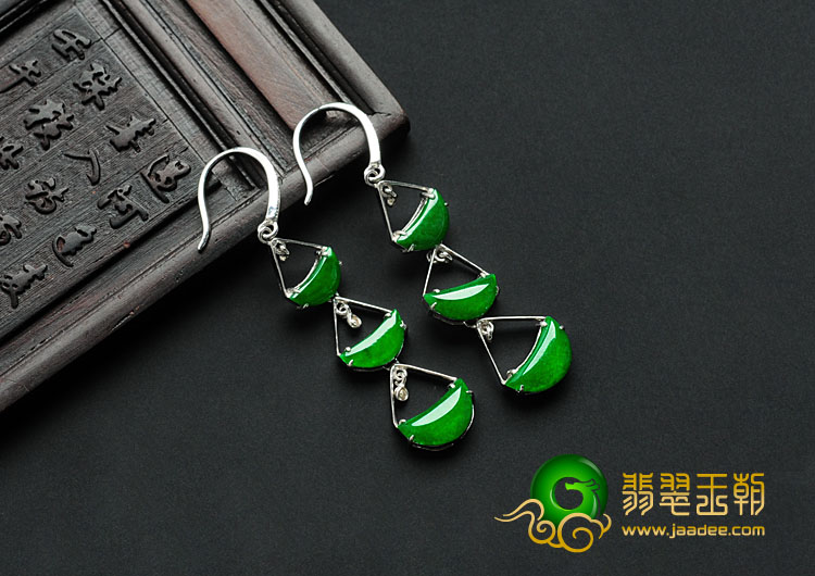 冰种正阳绿缅甸翡翠镶白金耳坠（真钻）