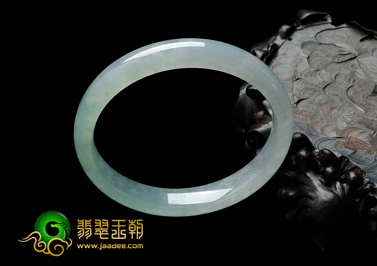 糯冰种晴水缅甸翡翠手镯（58.6mm）