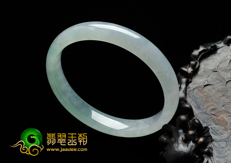 糯冰种晴水缅甸翡翠手镯（58.6mm）